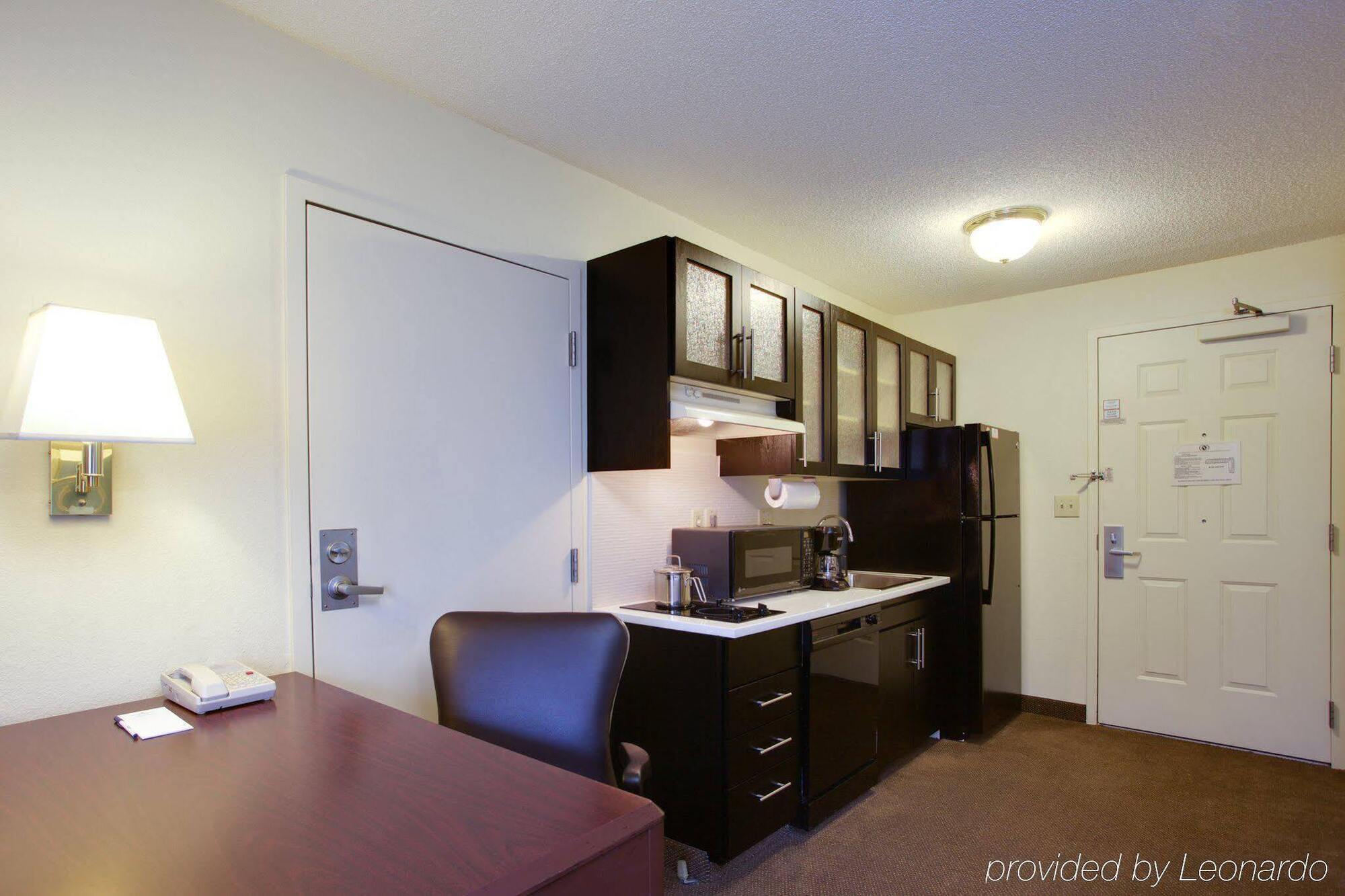 Candlewood Crabtree By Ihg Hotel 2*