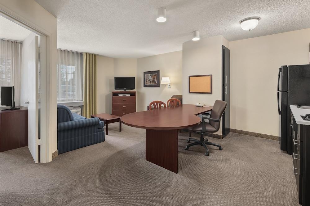 Candlewood Crabtree By Ihg Hotel Raleigh
