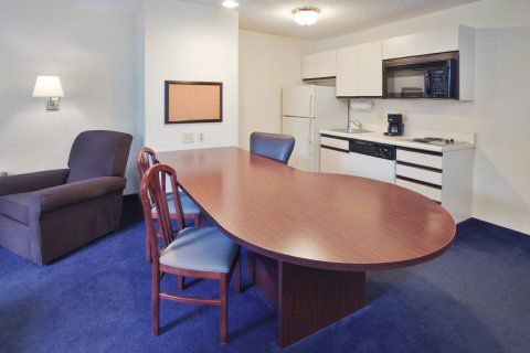 Candlewood Crabtree By Ihg Hotel