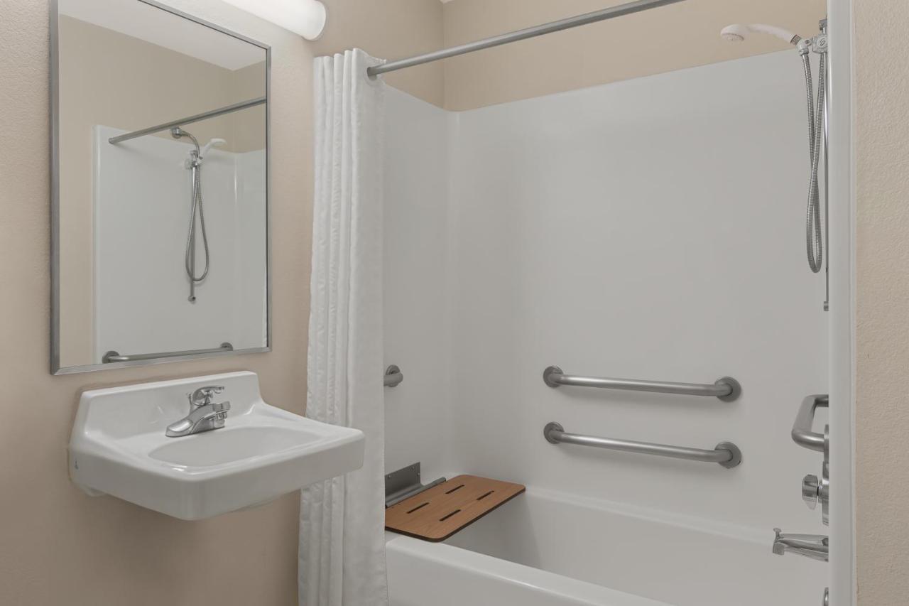 Candlewood Crabtree By Ihg Hotel 2*